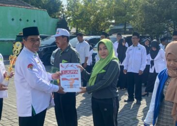 Gelar Apel Apresiasi, KaKan Kemenag Sampang Berikan Penghargaan Pada  Para Juara