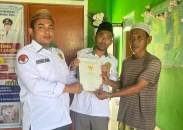 KUA Banyuates Serahkan Sertifikat Tanah Wakaf Masjid Al Ikhlas, Bukti Komitmen Pengelolaan Aset Wakaf yang Transparan