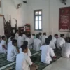 Penyuluh Agama KUA Pangarengan Teguhkan Rukun Islam di Rutan IIB Sampang