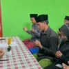 Nikah Gratis di KUA Robatal, Pasangan Disambut Khidmat dan Haru