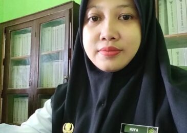 Muniratul Qurratu A’yun: Perempuan Tangguh Penjaga Data Nikah KUA Camplong