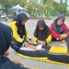 MTsN 1 Sampang Latih Anggota PMR Kuasai Teknik Pembidaian