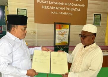 KUA Robatal Serahkan Sertifikat Wakaf, Perkuat Legalitas Aset Umat