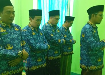 Sholat Ghaib di KUA Camplong, Doa Khidmat untuk Korban Tragedi Al-Khoziny