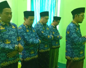 Sholat Ghaib di KUA Camplong, Doa Khidmat untuk Korban Tragedi Al-Khoziny