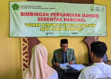 Kepala KUA Pangarengan Turun Tangan Periksa Berkas Calon Pengantin