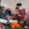 Dekat dengan Masyarakat, Kepala KUA Pangarengan Hadiri Prosesi Nikah di Desa Apaan