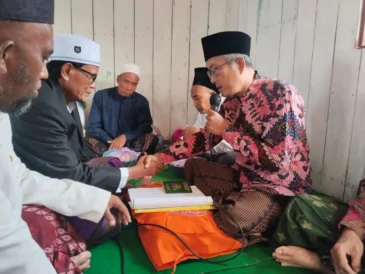 Dekat dengan Masyarakat, Kepala KUA Pangarengan Hadiri Prosesi Nikah di Desa Apaan