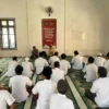 Penyuluh Agama KUA Ketapang Tanamkan Semangat Iman di Balik Jeruji Rutan Sampang