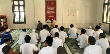 Penyuluh Agama KUA Ketapang Tanamkan Semangat Iman di Balik Jeruji Rutan Sampang