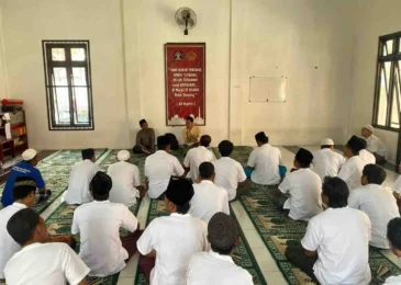 Penyuluh Agama KUA Ketapang Tanamkan Semangat Iman di Balik Jeruji Rutan Sampang
