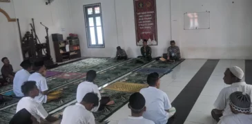 Kajian Nasoihul Ibad di Rutan Sampang, Penyuluh Agama KUA Karang Penang Ajak Warga Binaan Perbaiki Diri