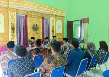 Supervisi KUA Torjun, Kepala Kemenag Sampang Tekankan Integritas Layanan