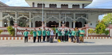 Serentak Bersih-Bersih Masjid, 14 KUA di Sampang Hidupkan Semangat Hari Santri 2025