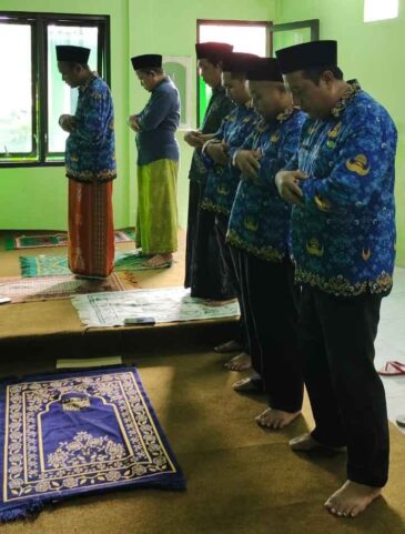 Sholat Ghaib di KUA Sampang, Doa Tulus untuk Korban Tragedi Al-Khoziny