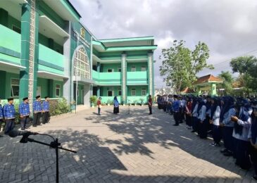 MTsN 2 Sampang Gelar Upacara Hari Kesaktian Pancasila, Pesan Kebangsaan untuk Generasi Muda