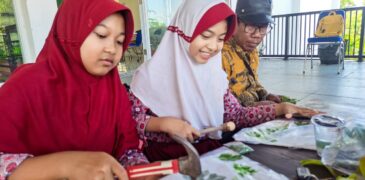 MIN Sampang Ikut Pelatihan Membatik Eco Print, Dorong Kreativitas dan Peduli Lingkungan