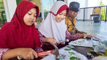 MIN Sampang Ikut Pelatihan Membatik Eco Print, Dorong Kreativitas dan Peduli Lingkungan