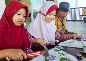 MIN Sampang Ikut Pelatihan Membatik Eco Print, Dorong Kreativitas dan Peduli Lingkungan