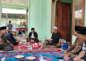 Kemenag Sampang Tunjukkan Empati, Salurkan Bantuan untuk Keluarga Santri Korban Musibah Al Khoziny