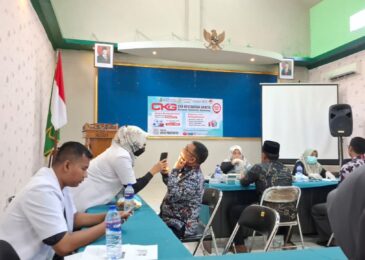Kick Off Hari Santri 2025, Aula Kemenag Sampang Berubah Jadi Ruang Medis