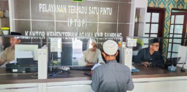 Ratusan ASN Kemenag Sampang Bersarung Serentak, Semarakkan Pekan Hari Santri 2025