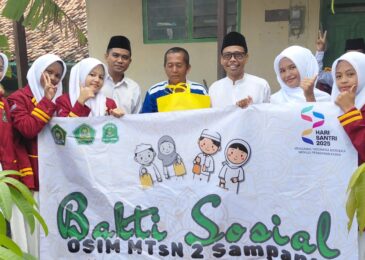 Rayakan Hari Santri, OSIM MTsN 2 Sampang Tebar Kebaikan Lewat Bakti Sosial untuk Kaum Dhuafa
