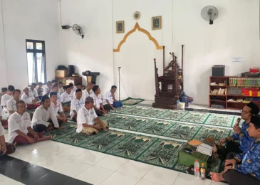 Santri Rutan Sampang Antusias Ikuti Dakwah KUA Camplong: Niat Ibadah Harus Lahir dari Hati