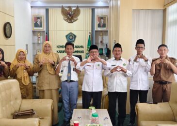 Kepala Kemenag Sampang Lepas Siswa SMKN 1 ke Ajang Nasional Rohis: “Akmad Riza, Duta Pelajar Jawa Timur